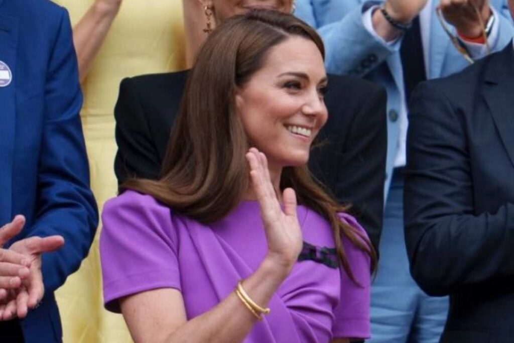 Kate Middleton salute