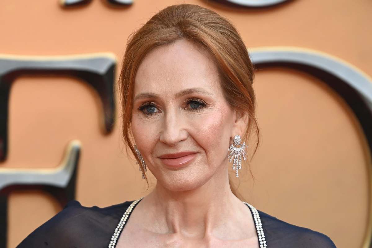 J.K. Rowling ha parlato di Petrillo in uno dei suoi ultimi tweet - Nella foto: primo piano di J.K. Rowling alla premiere dell'ultimo film della serie Animali Fantastici