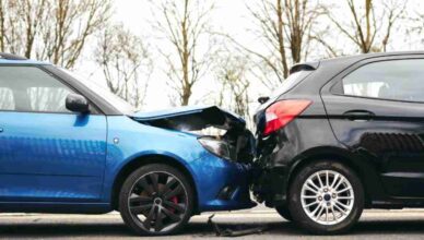 Auto prestata, incidente stradale