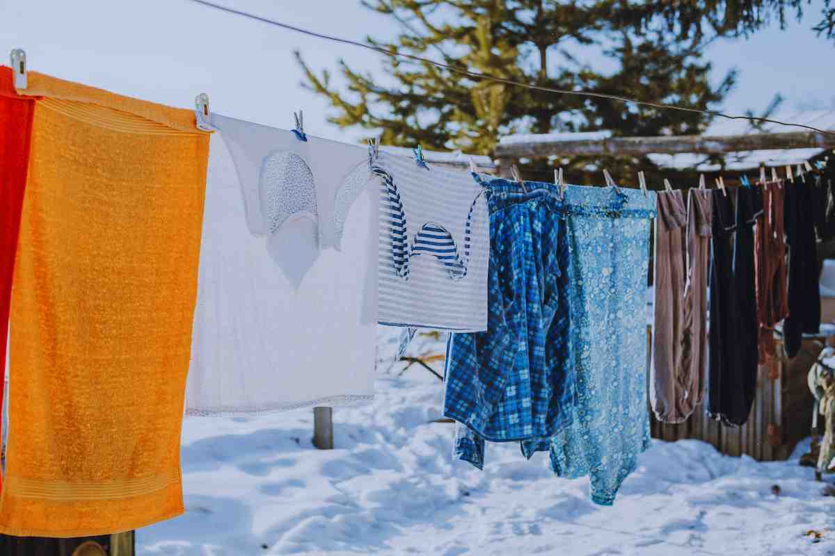 i trucchi per asciugare velocemente il bucato in inverno