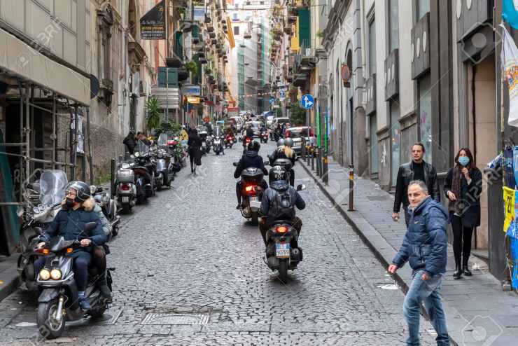 Strada della città di Napoli (123RF)