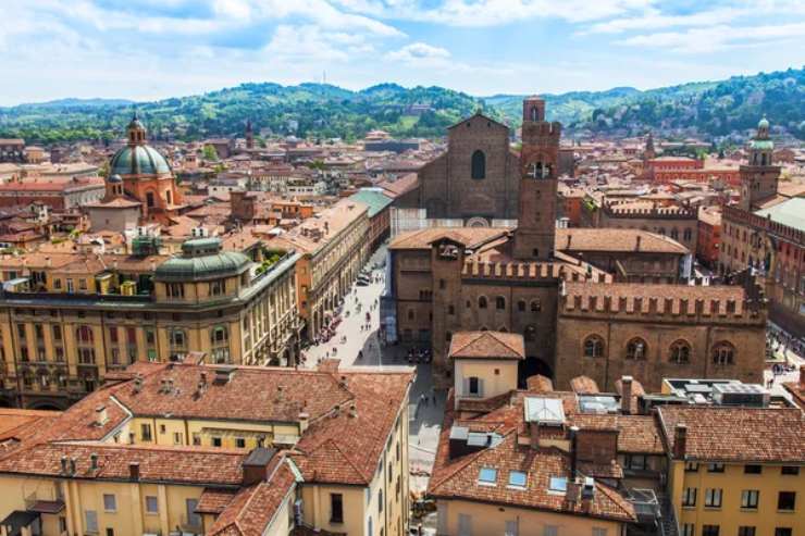 Veduta di Bologna dall'alto (Depositphotos)